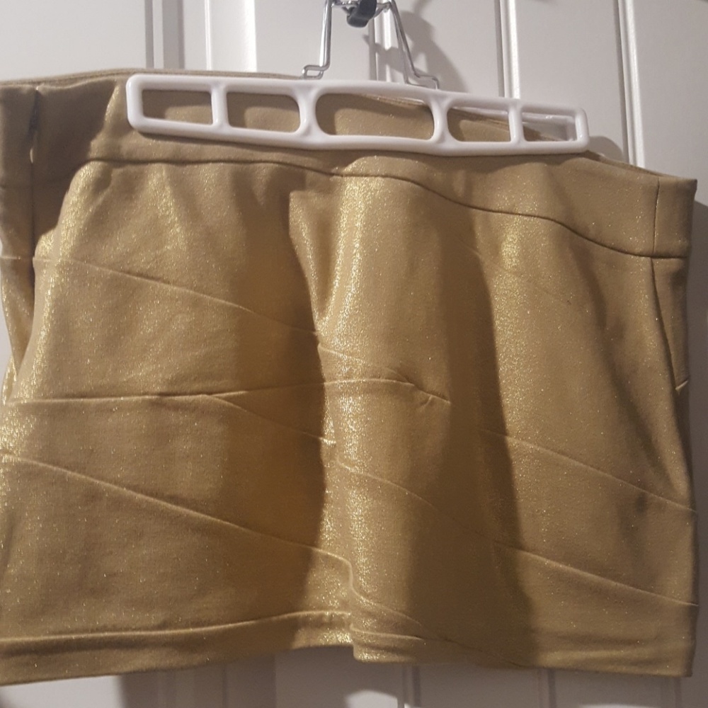 Pull on gold metallic mini skirt